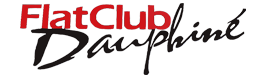 Logo avec les mots "FlatClub" en caractères gras rouges et noirs au-dessus du mot "Dauphiné" en écriture cursive noire sur fond clair.