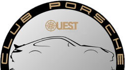 Un logo circulaire avec un contour noir d'une voiture Porsche au centre, les mots "CLUBS INDÉPENDANTS PORSCHE" autour du bord supérieur, et une boussole stylisée avec "QUEST" écrit en or au-dessus de la voiture.